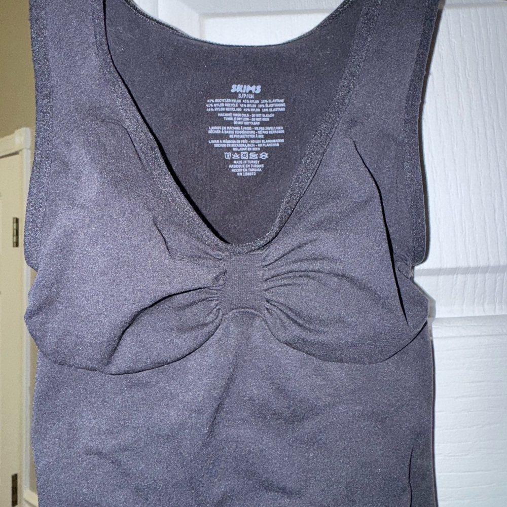 SKIMS SEAMLESS SCULPT SCOOP NECK THONG BODYSUIT